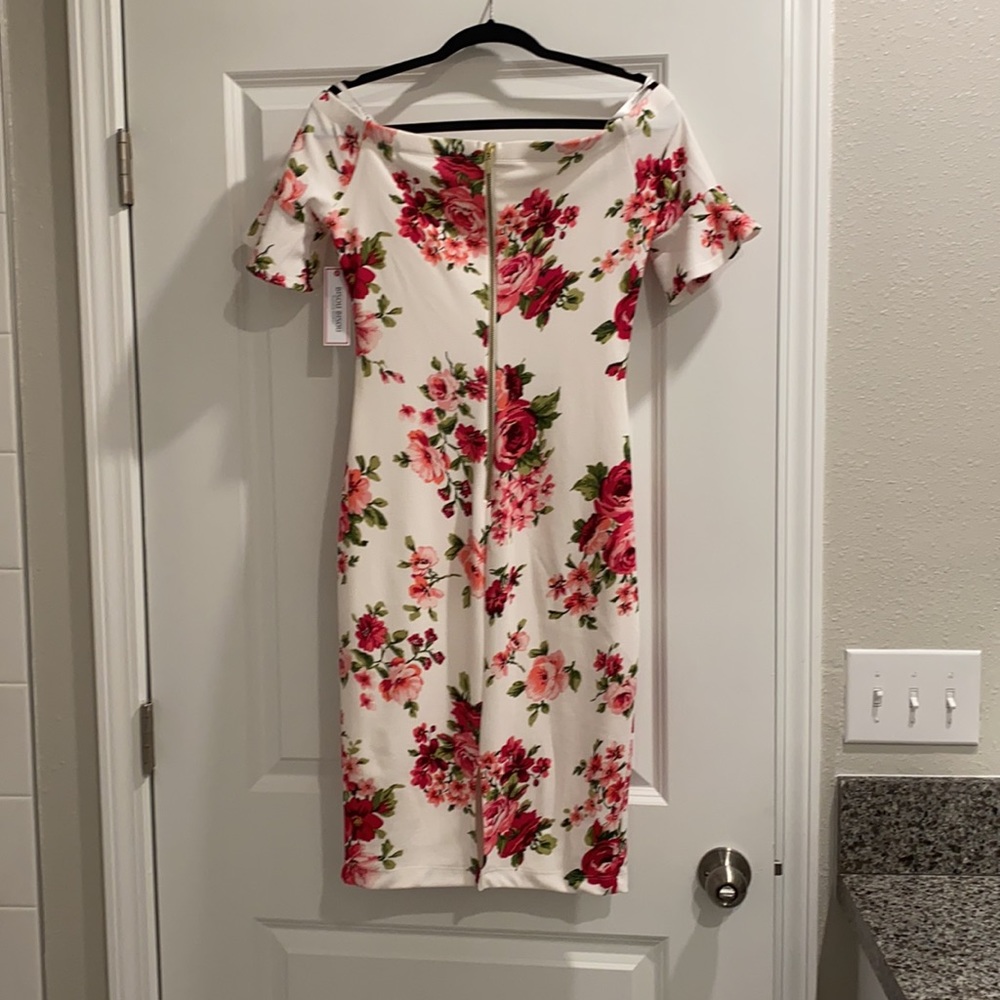 White floral off the shoulder dress. - Picture 3 of 3